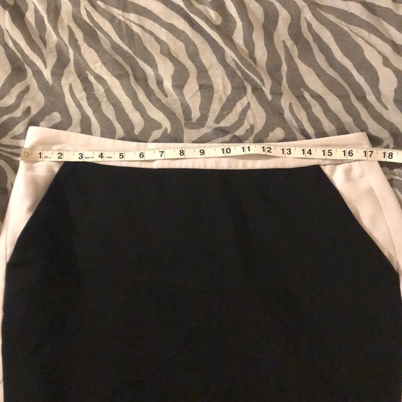 🌟Banana Republic Black & White Skirt🌟 - Picture 5 of 6